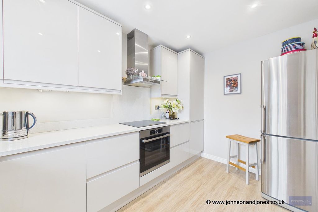 Property photo 3 of 22 3 Kitchen.Jpg
