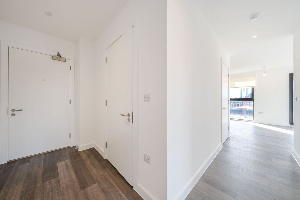 Property photo 3 of 43