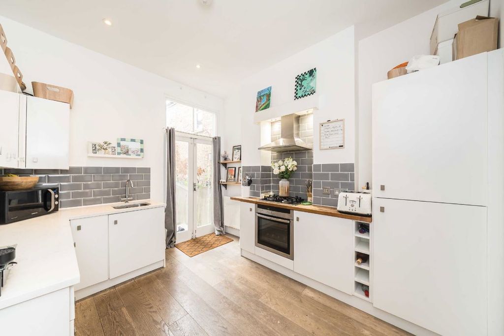 Property photo 3 of 6