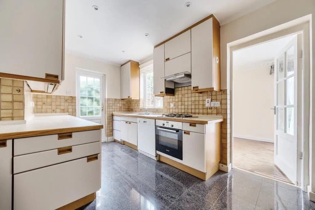 Property photo 3 of 13 Kitchen