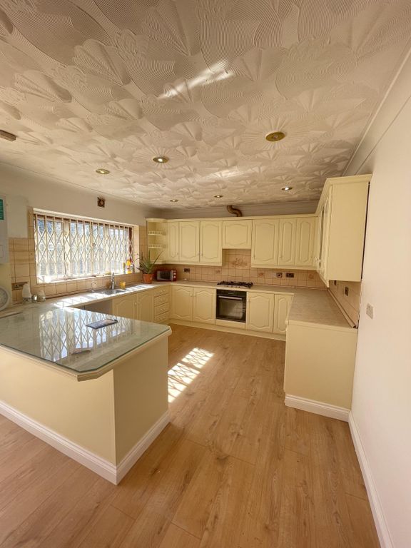 Property photo 1 of 13 6 Bed Terraced House To Rent Victoria Avenue, Hounslow Tw3