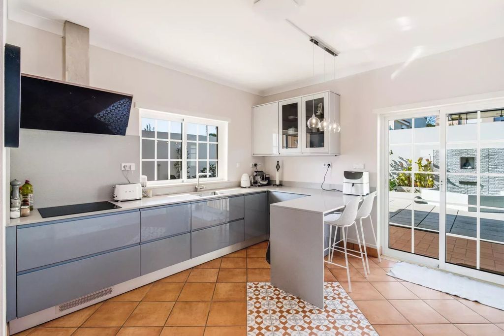 Property photo 3 of 50