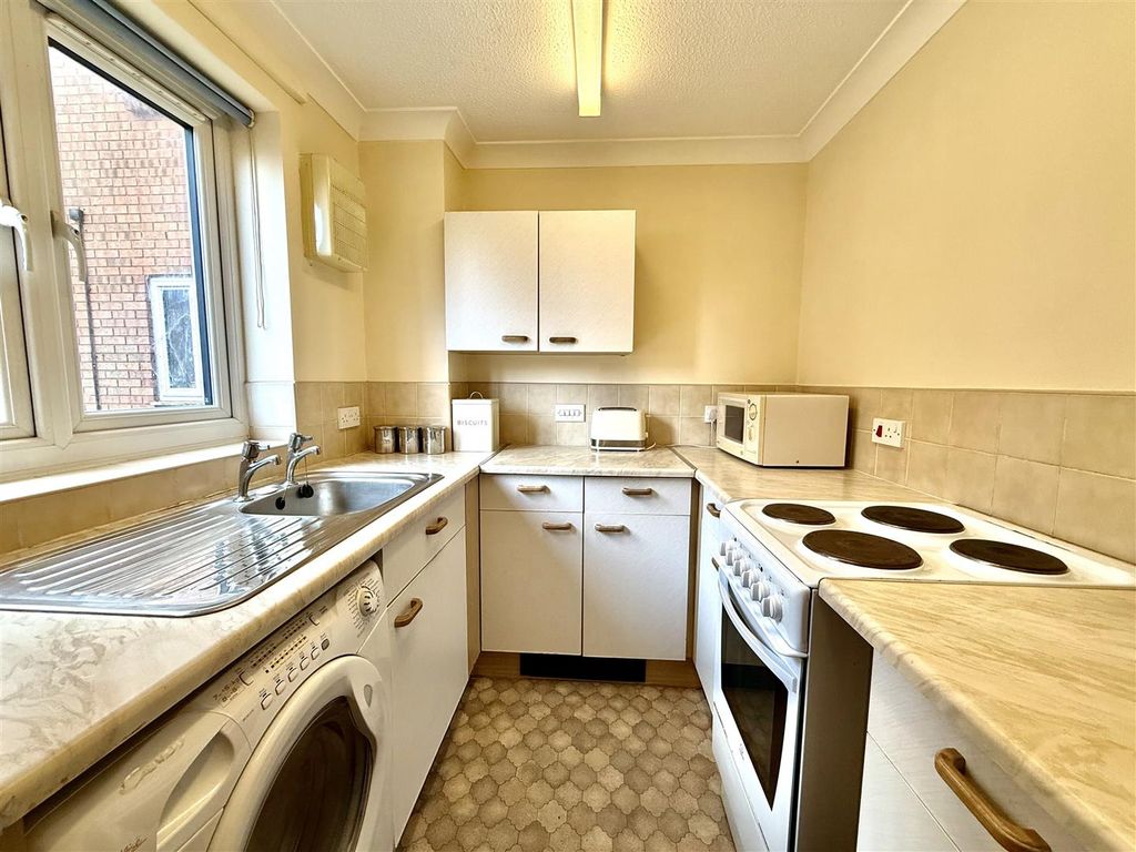 Property photo 3 of 12