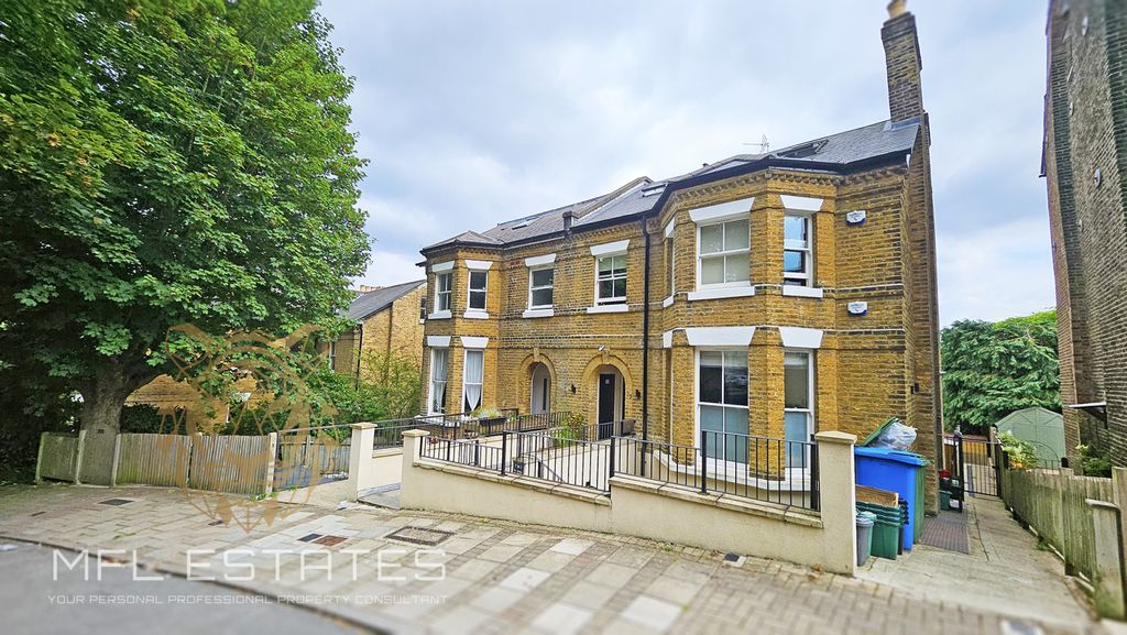 Property photo 1 of 8 2 Bed Flat To Crystal Palace Se19 | Spacious Two Double Bedroom First Floor Flat | Close To Station And Crystal Palace Parkrent Cintra Park, Crystal Palace Se19