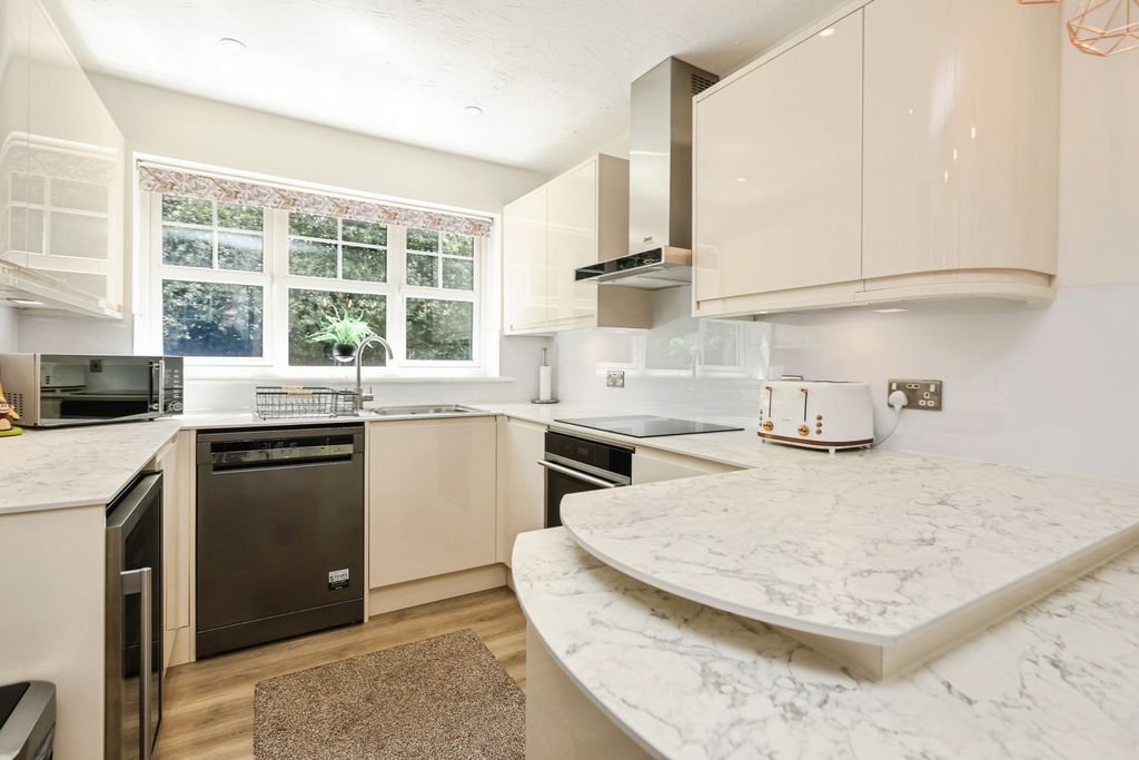 Property photo 2 of 19 Pbox-Img.Jpg