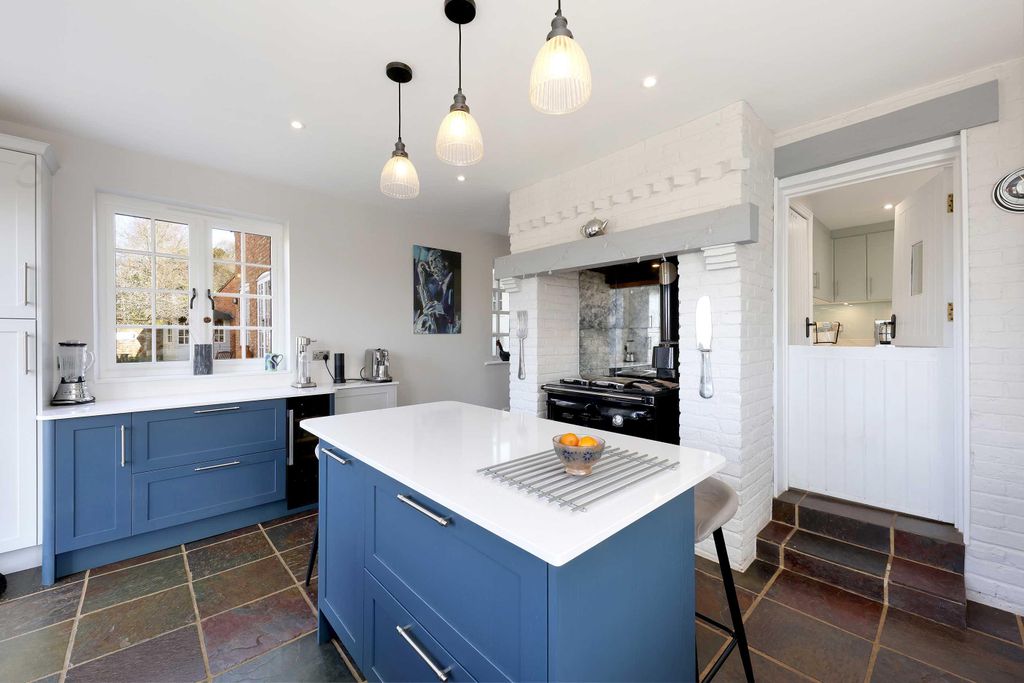 Property photo 2 of 28 Image