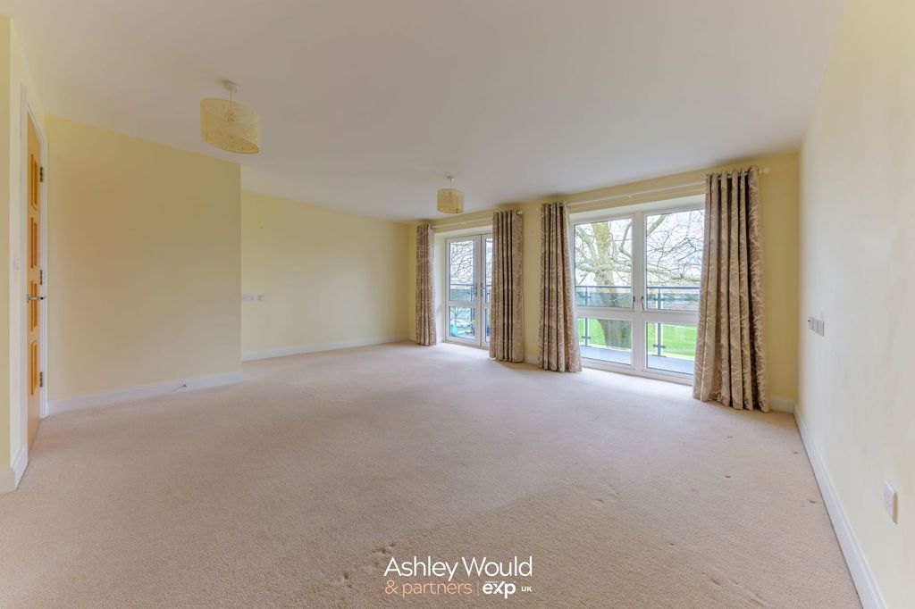Property photo 2 of 22