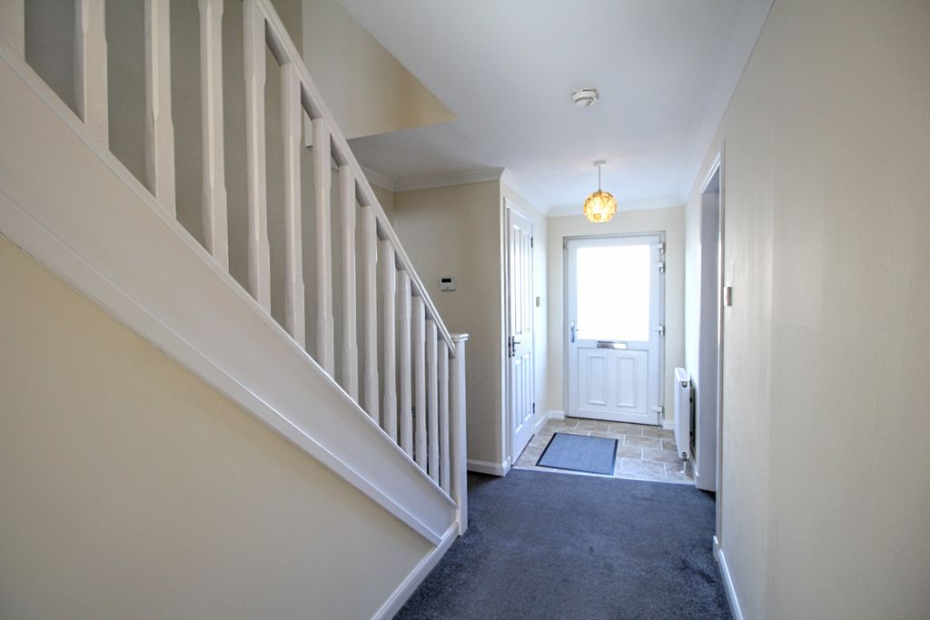 Property photo 2 of 19 Hallway