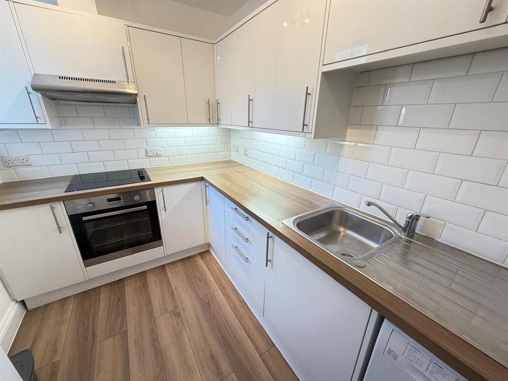 Property photo 1 of 8 Kitchen.Jpg