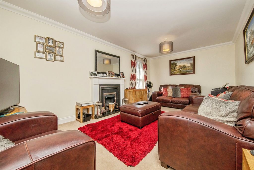 Property photo 2 of 21