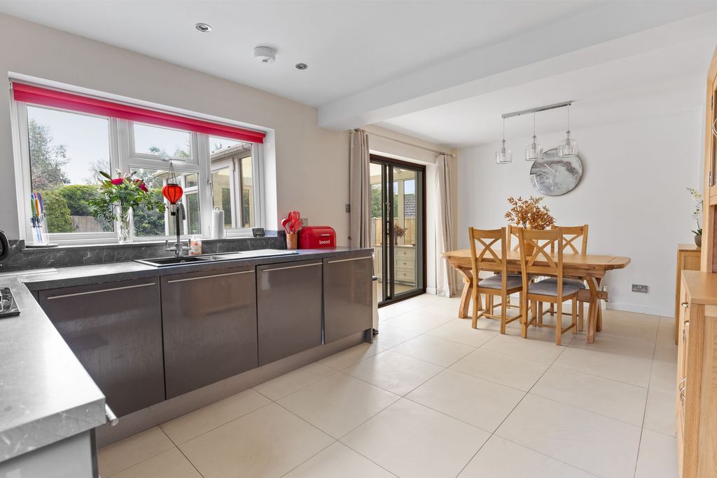 Property photo 2 of 30