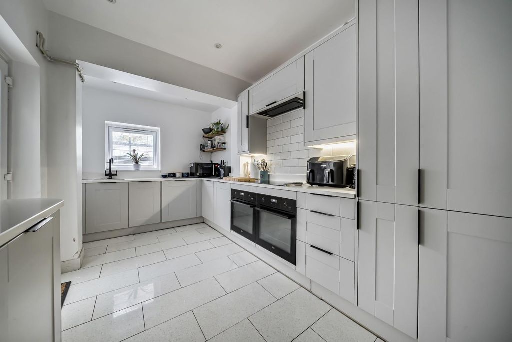 Property photo 2 of 17 1373723-12-6901F156d5Ec6.Jpg