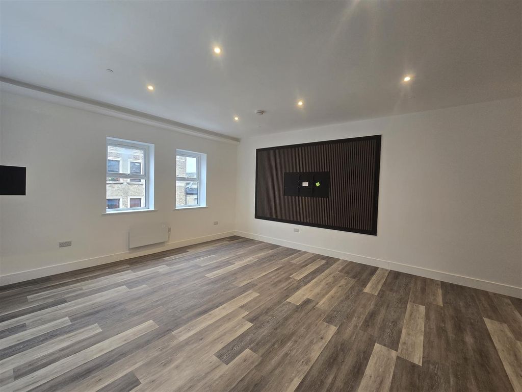 Property photo 2 of 11 20251021_114036.Jpg