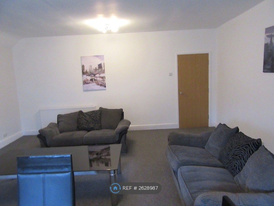 Property photo 1 of 16 Living Room