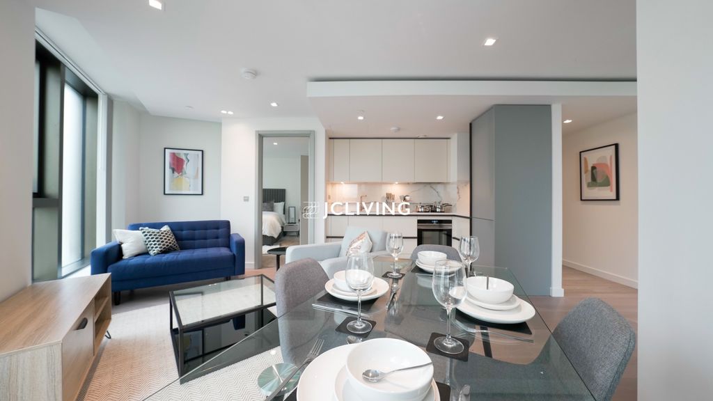 Property photo 1 of 16 Westmark Tower, W2