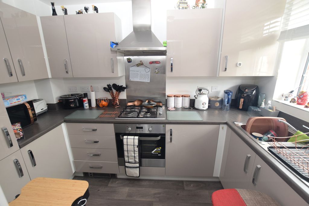 Property photo 3 of 14 Kitchen