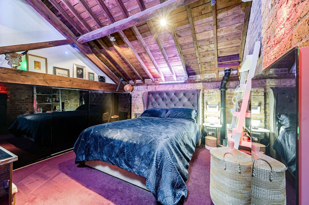 Property photo 1 of 31