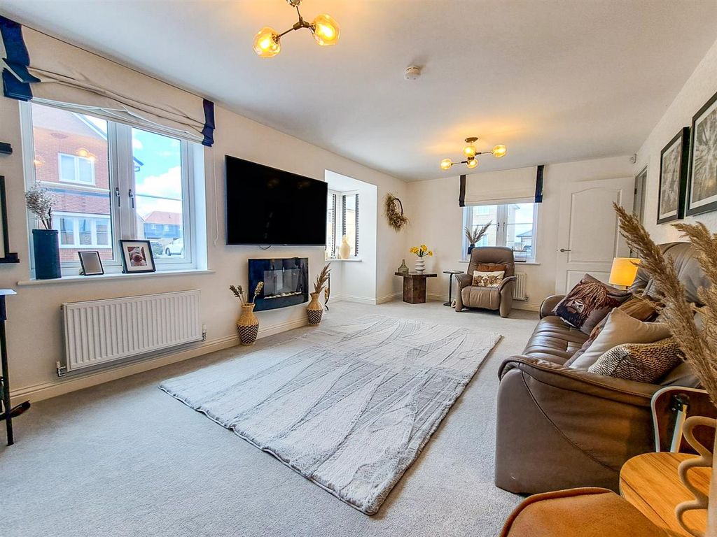 Property photo 3 of 17 Living Room