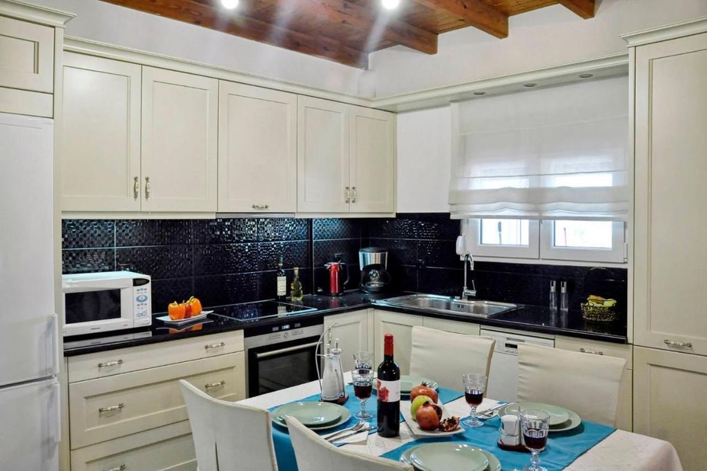 Property photo 2 of 15 Kitchen