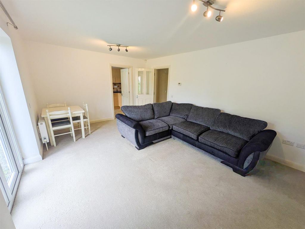 Property photo 2 of 11