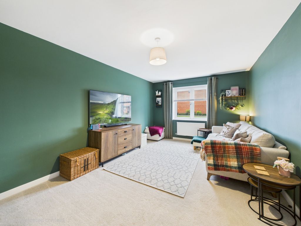 Property photo 2 of 13 Lounge