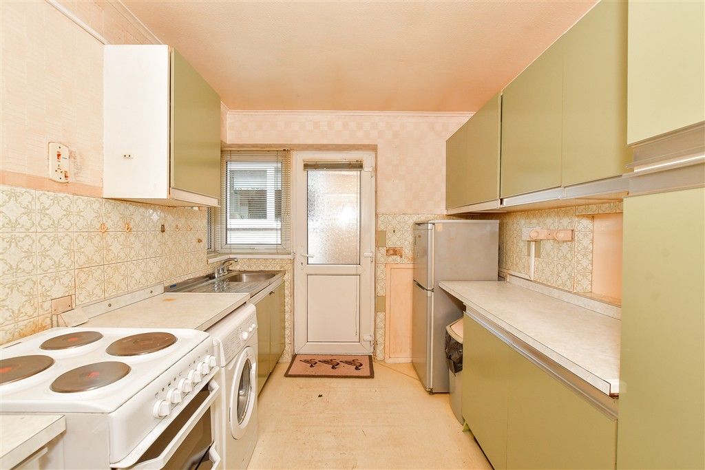 Property photo 2 of 9 Kitchen