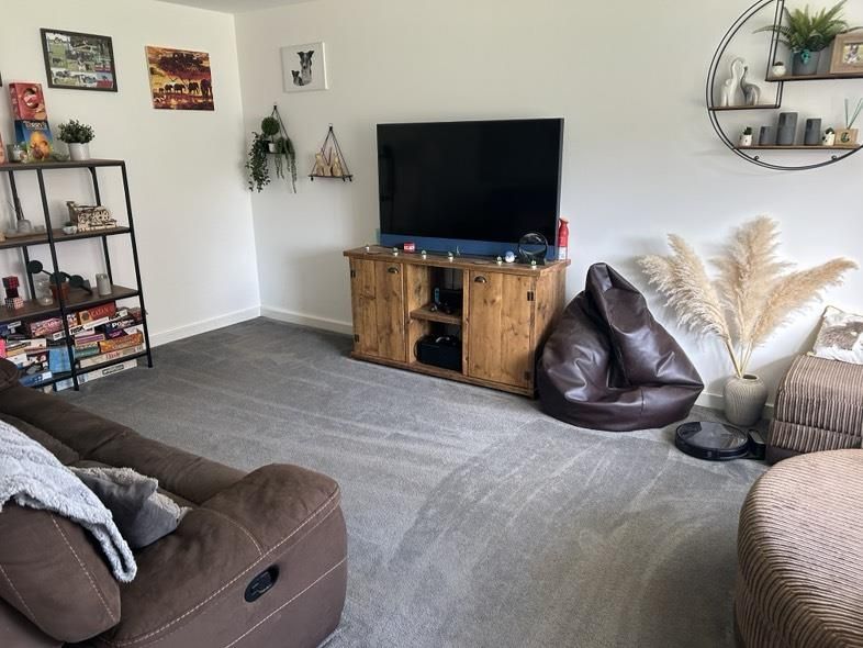 Property photo 2 of 25 Lounge