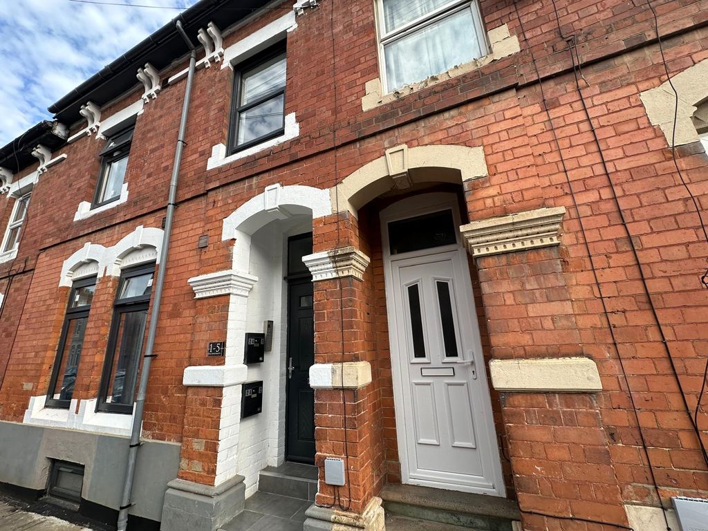 Property photo 1 of 7 Front