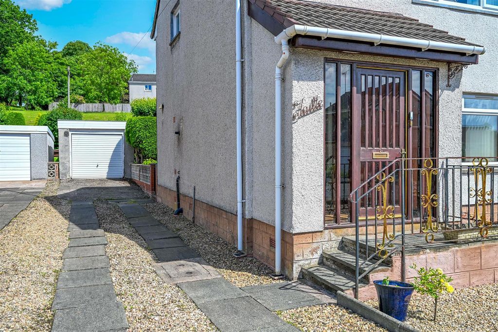 Property photo 2 of 25
