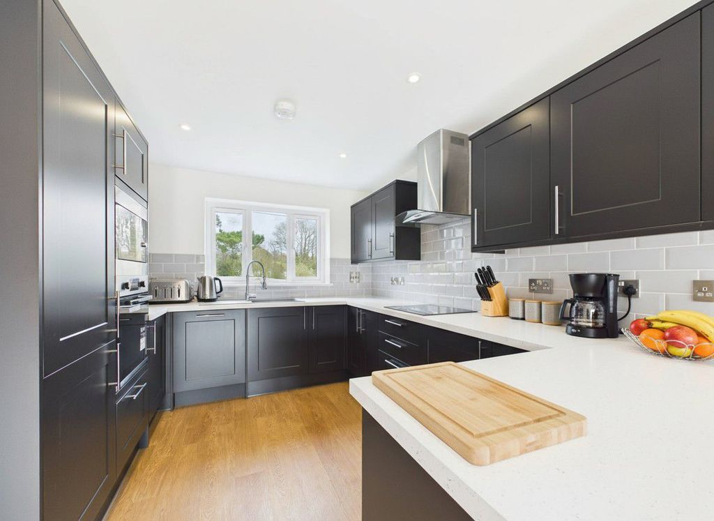 Property photo 3 of 12 Kitchen