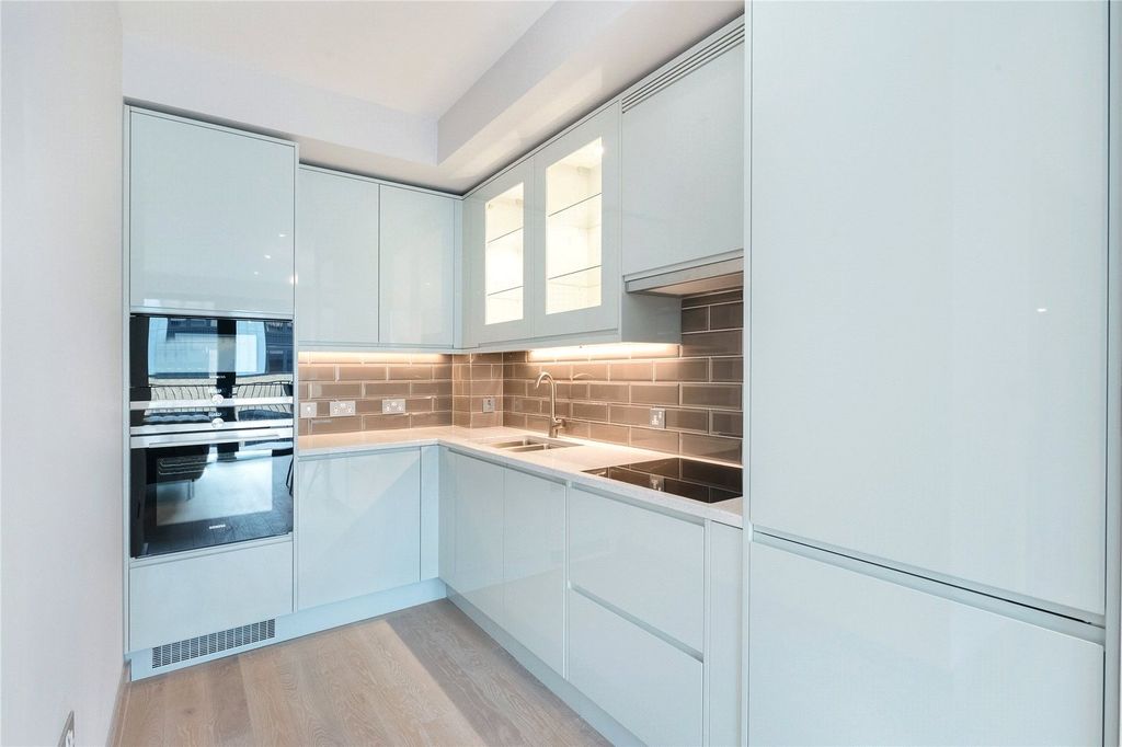 Property photo 2 of 9 Kitchen