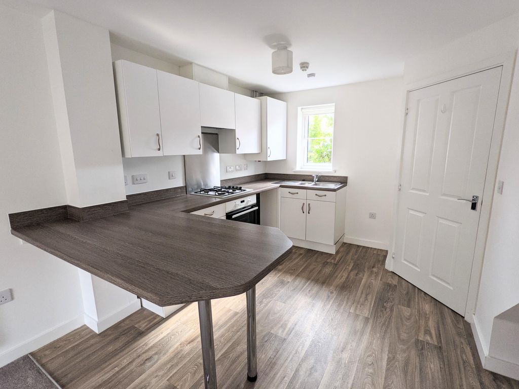 Property photo 3 of 10 Kitchen