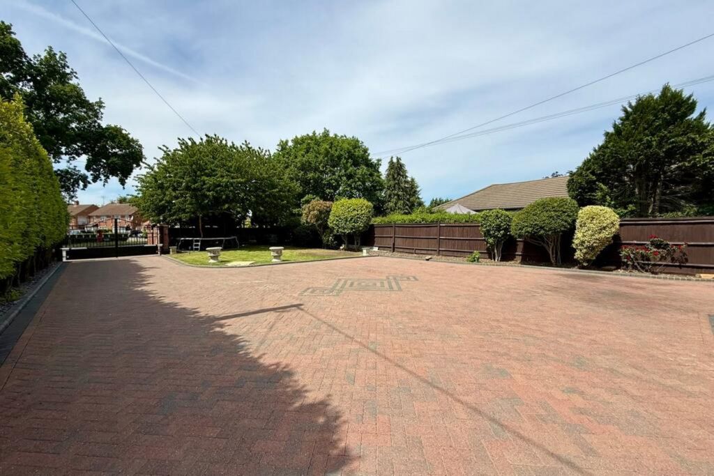Additional image 34 of 7 bed detached bungalow for saleBangors Road North, Iver SL0