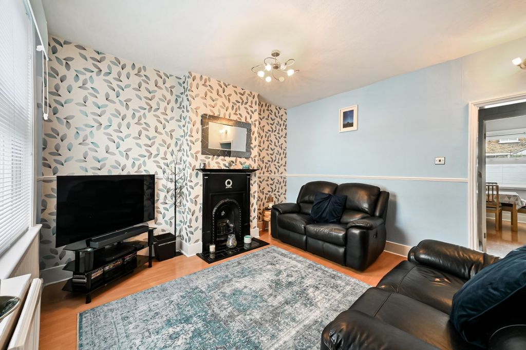 Property photo 2 of 20 Picture No. 16