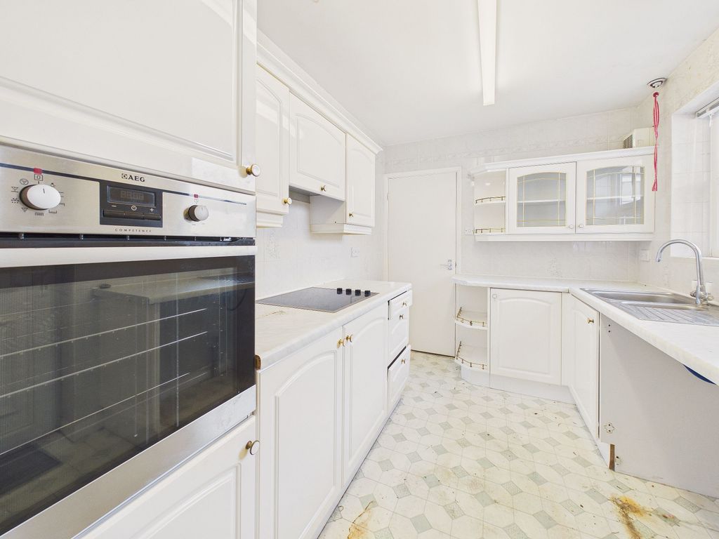 Property photo 3 of 14 Kitchen