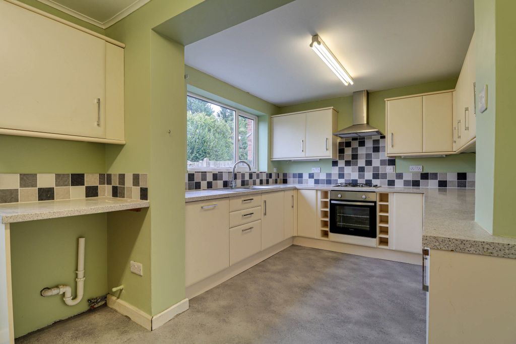 Property photo 3 of 17 Kitchen