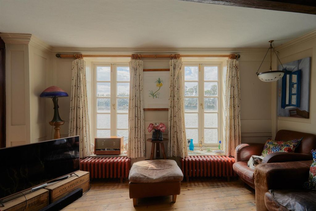 Property photo 2 of 42
