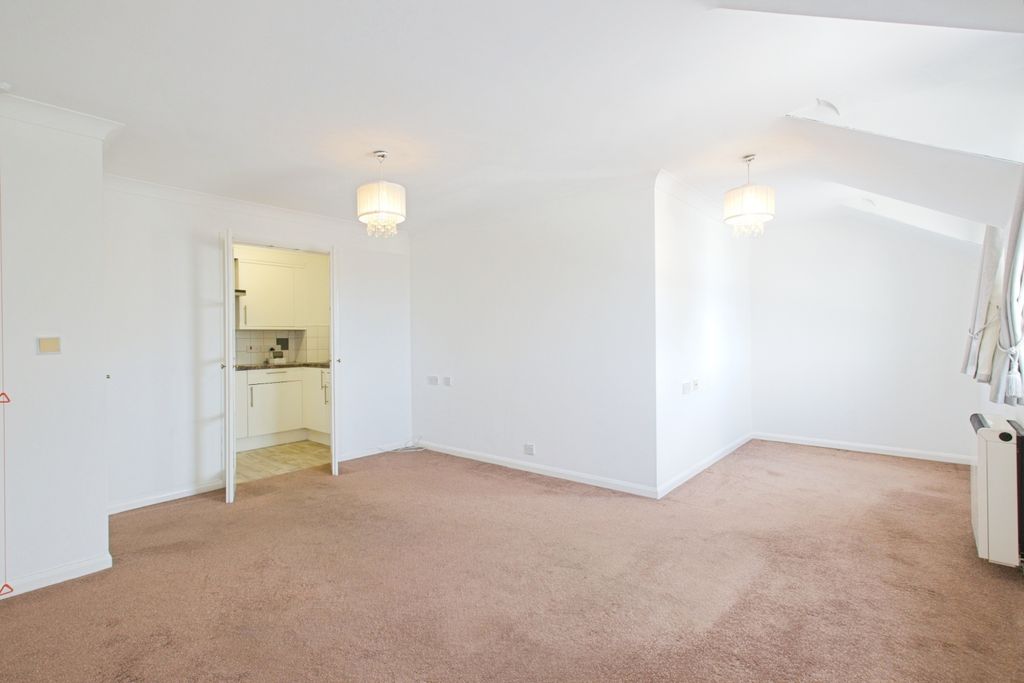 Property photo 1 of 10 Lounge