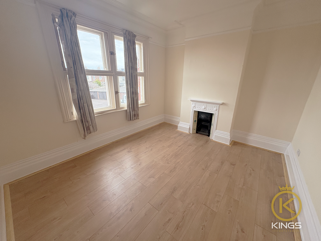 Property photo 2 of 6 F2 249 London Roadilters