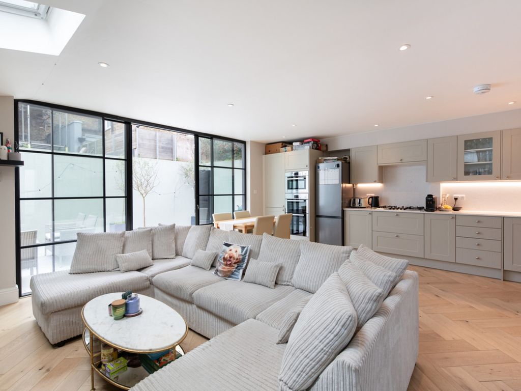 Property photo 1 of 8