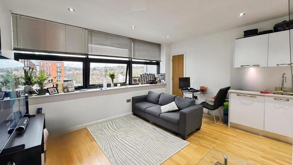 Property photo 2 of 7 Kitchen