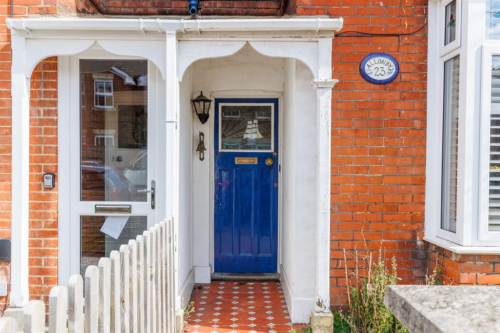 Property photo 1 of 30