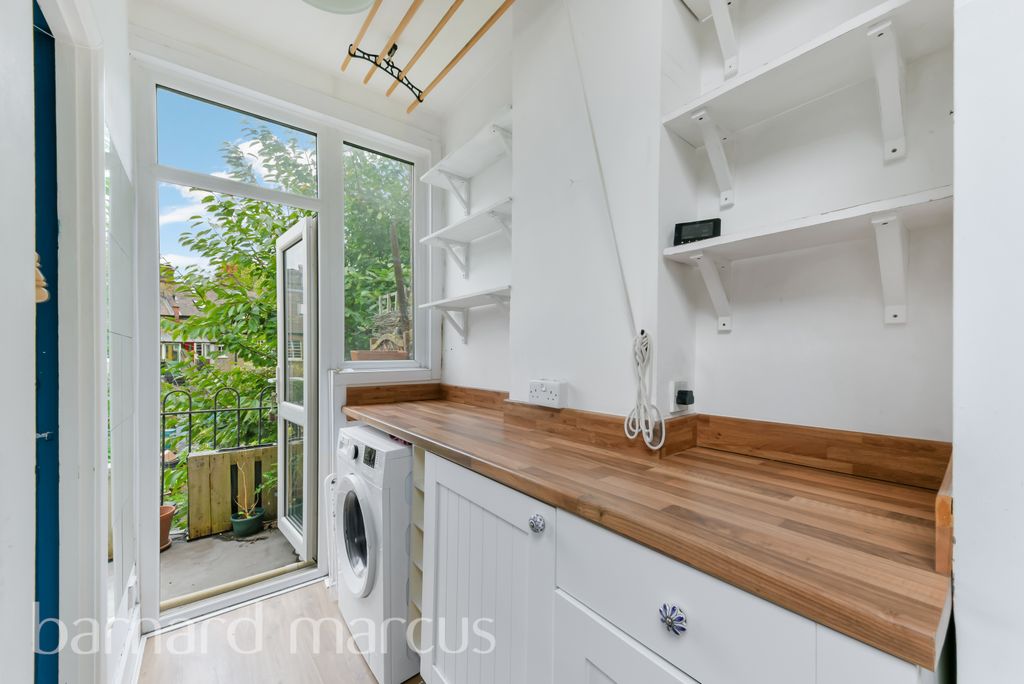 Property photo 2 of 8 Kitchen