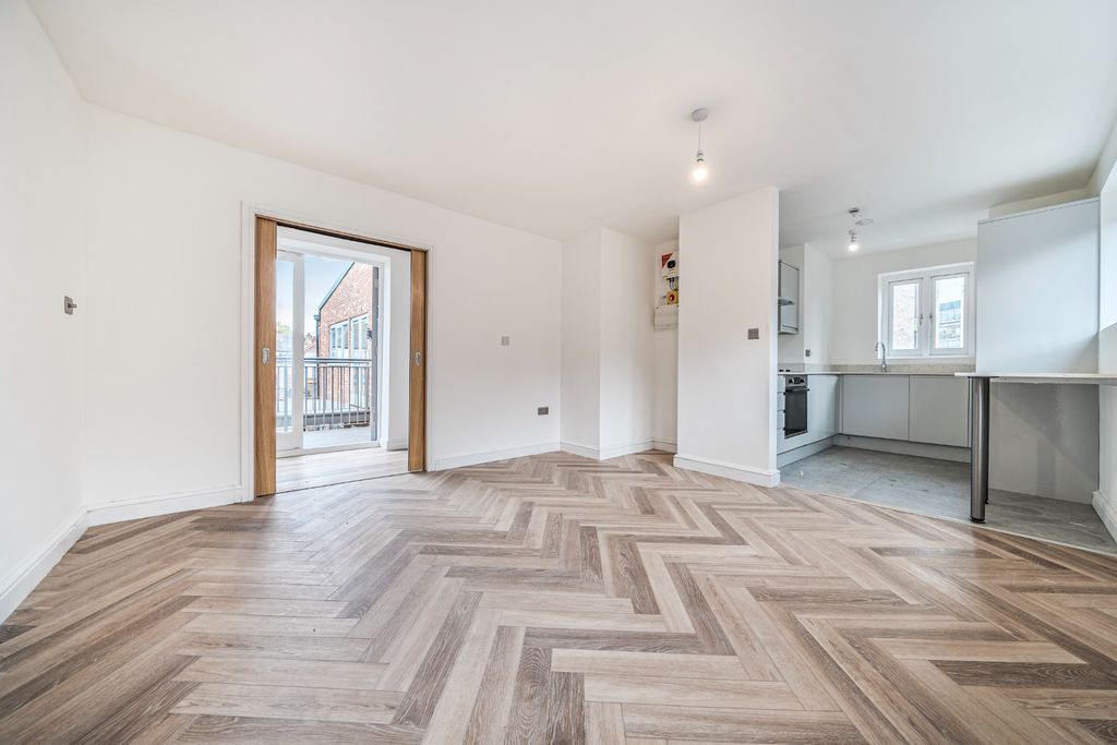 Property photo 1 of 16 4533852