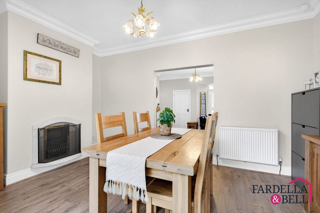 Property photo 3 of 33