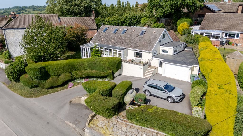 Property photo 3 of 40