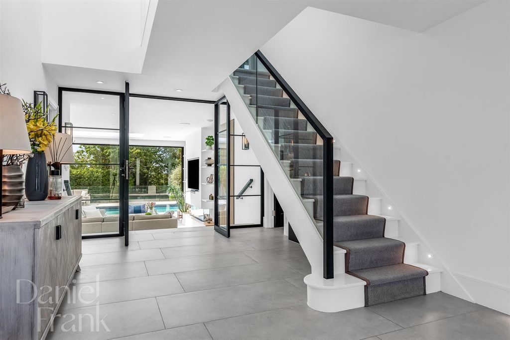 Property photo 2 of 70