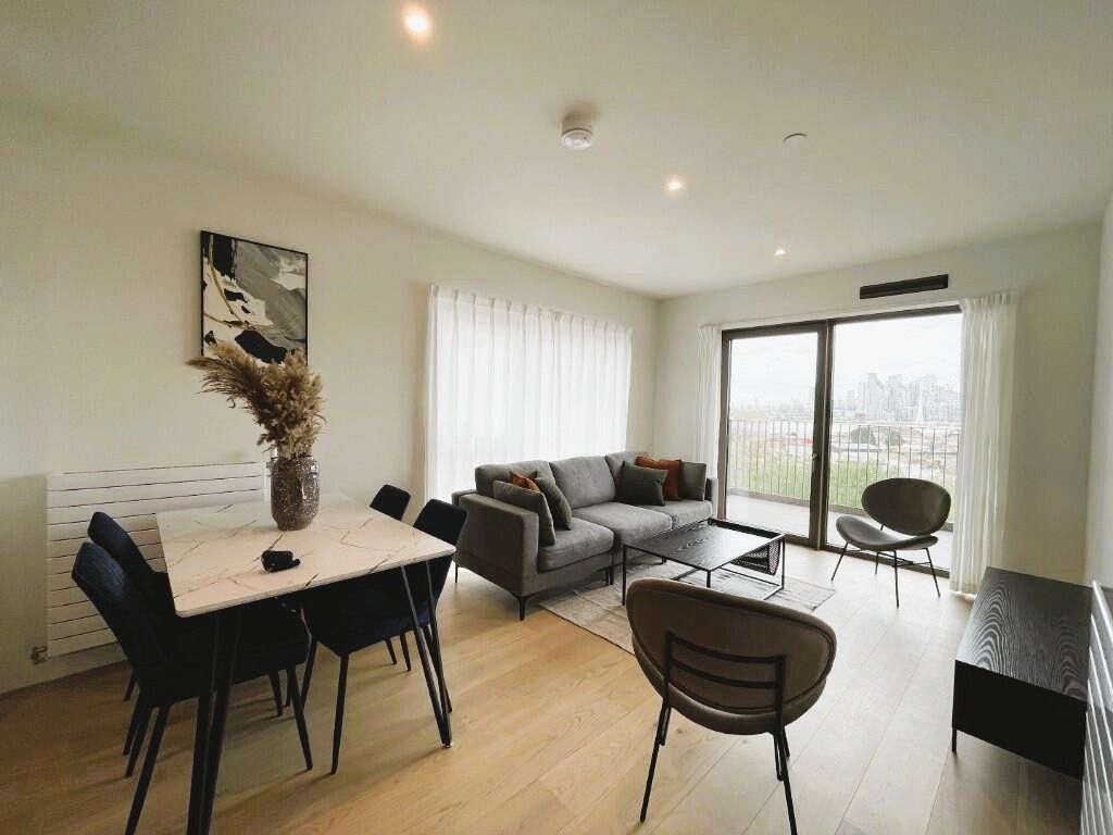 Property photo 1 of 10 Reception 2