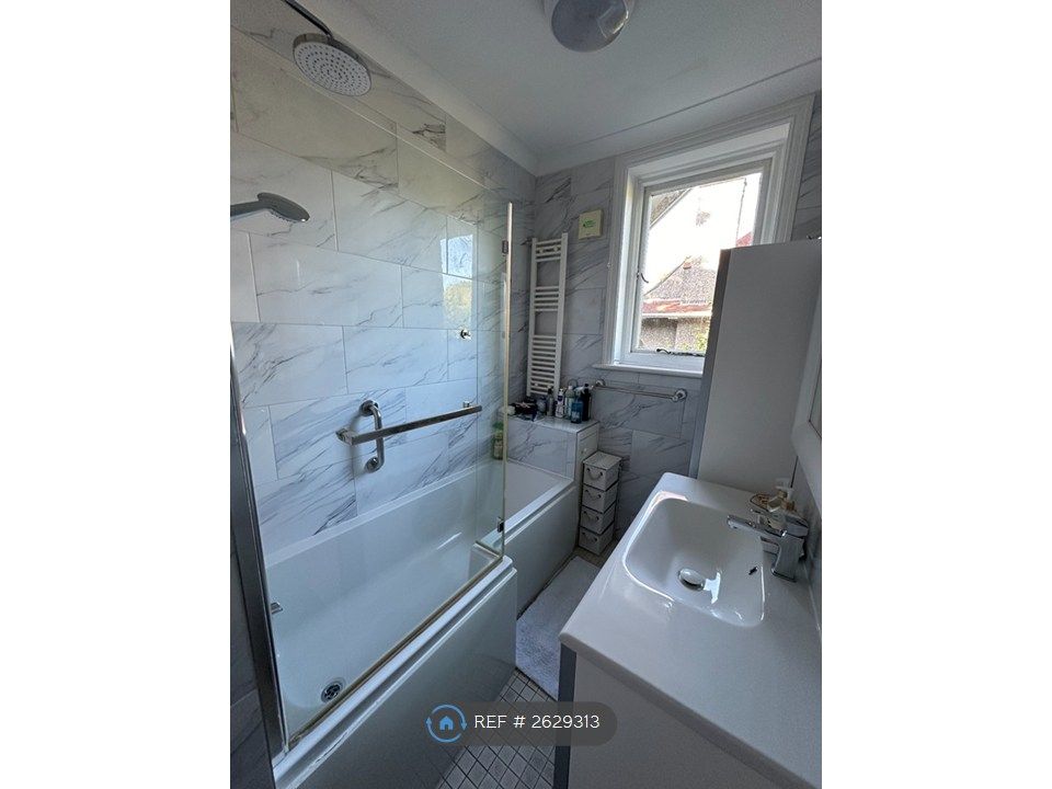 Property photo 3 of 35 1st Flr Private Bathroom