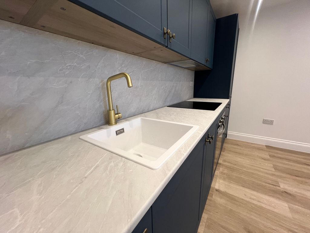 Property photo 3 of 7 Kitchen